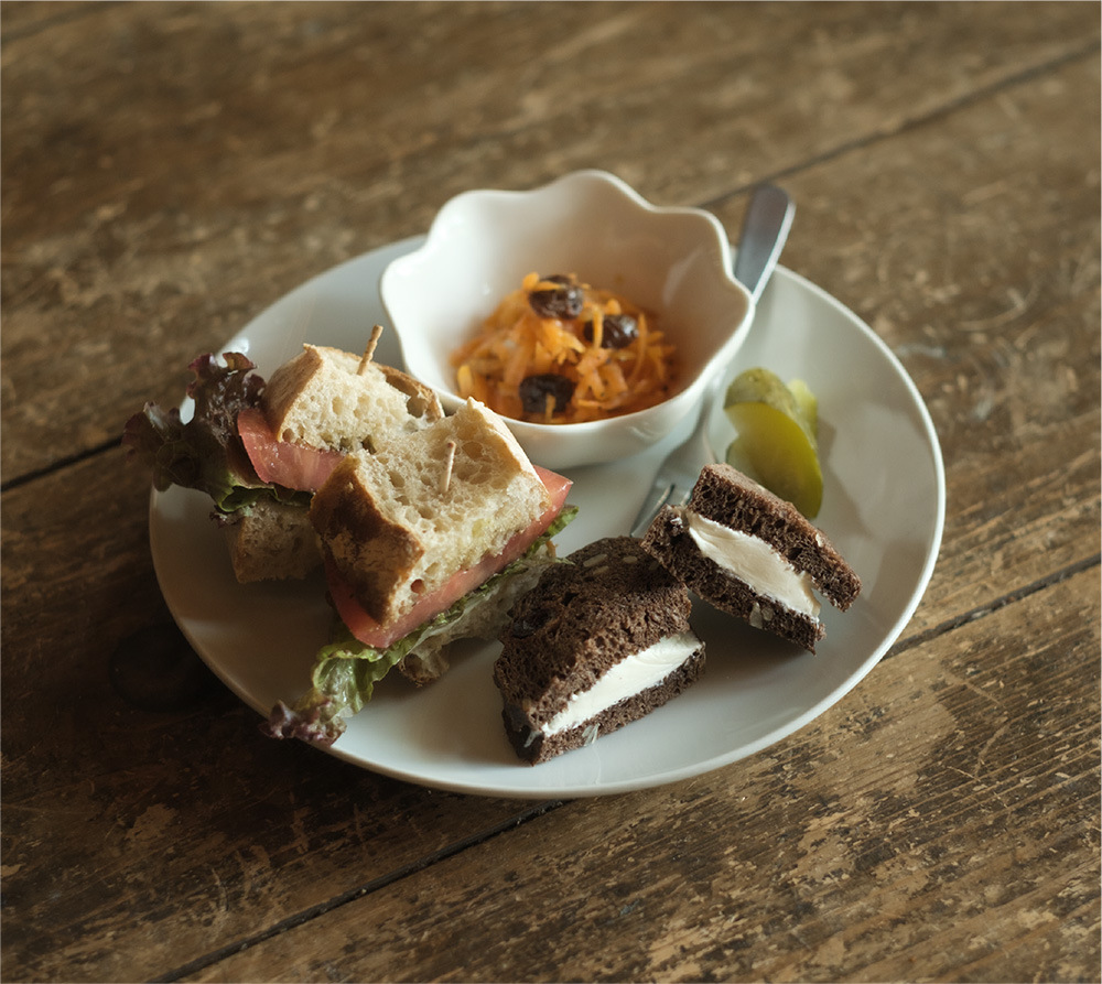 ミニサンドイッチプレート（ミニサラダ・ピクルス付き）